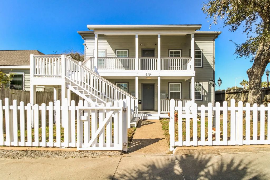 610 Ball 7, Galveston