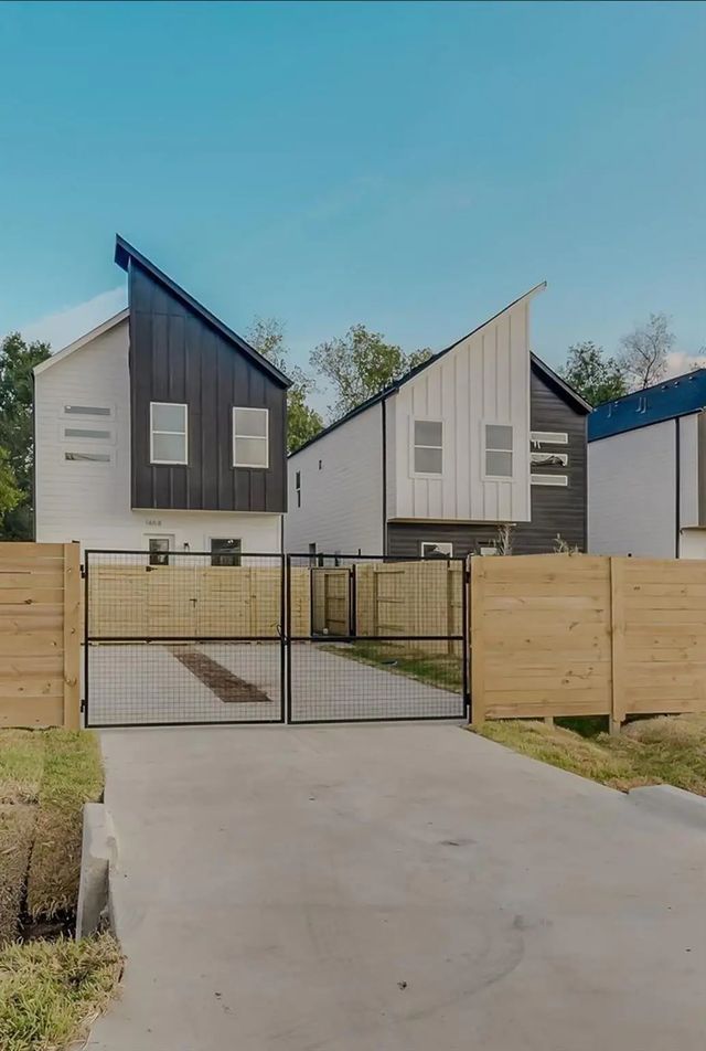 5914 Shelburne Unit C And D Street, Humble