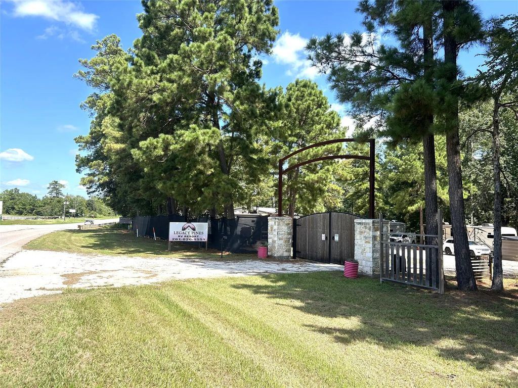 14340 N Highway 75, Willis
