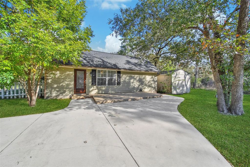 4072 Highway 105, Navasota