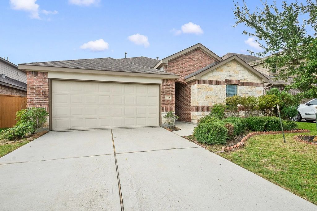 12338 Sabine Point Drive, Humble