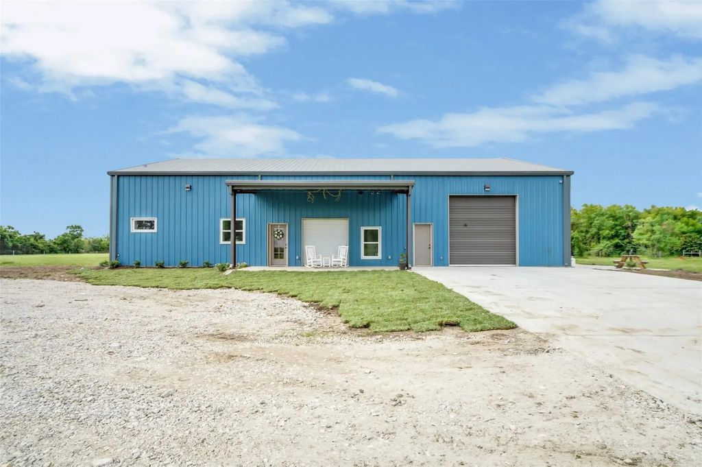 16865 Cowan Road, Alvin