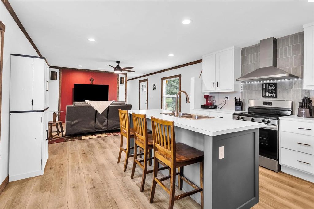 8908 County Road 279, Bedias