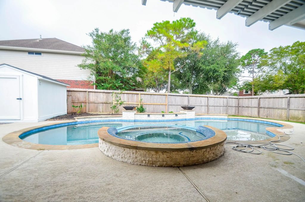 402 Prattwood Court, League City