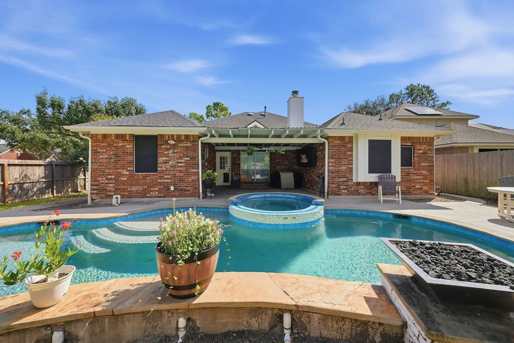 402 Prattwood Court, League City