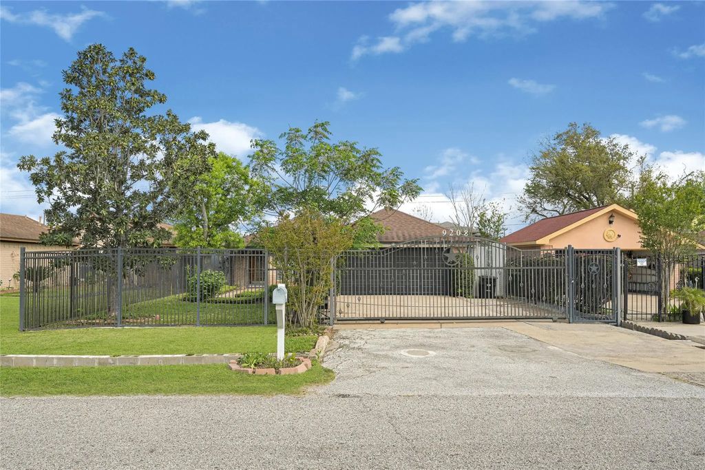 9208 Carousel Lane, Houston