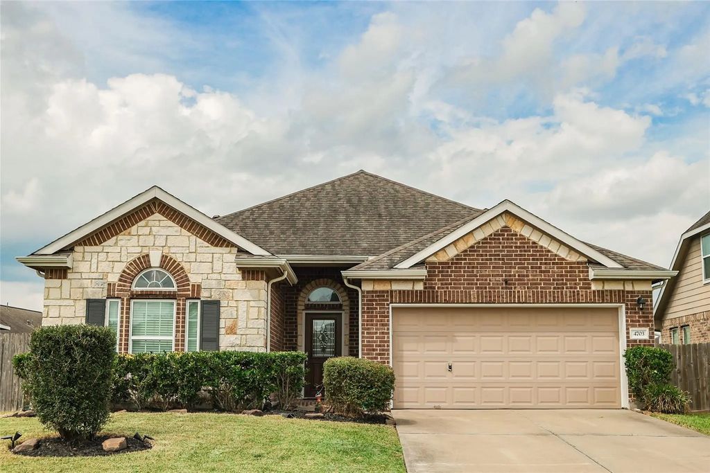 4703 N Bella Court, Alvin