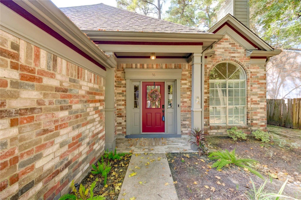 56 E Village Knoll Circle, The Woodlands