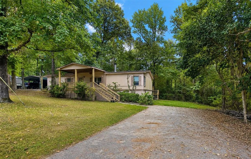 573 Bluebonnet, Livingston