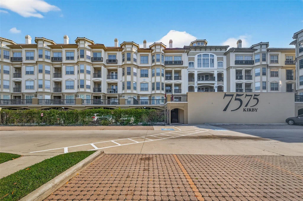 7575 Kirby Drive 1303, Houston
