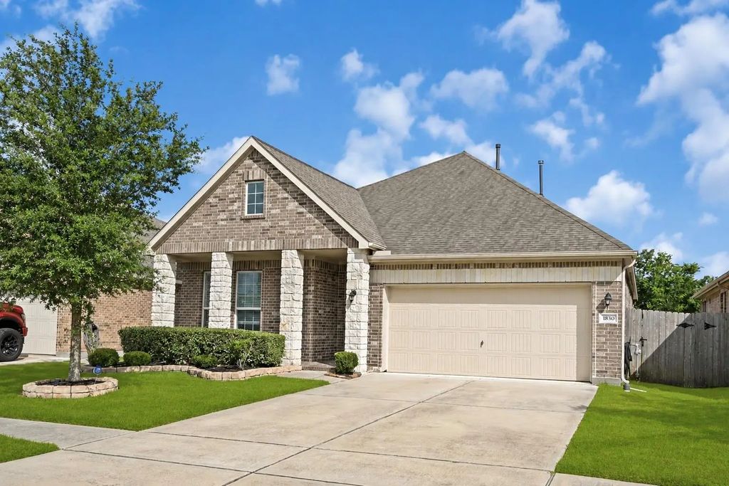 1830 Alyssa Way, Alvin