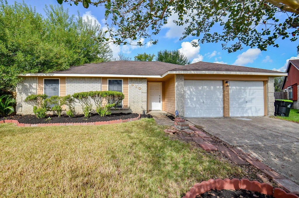 610 Reedwood Drive, Missouri City