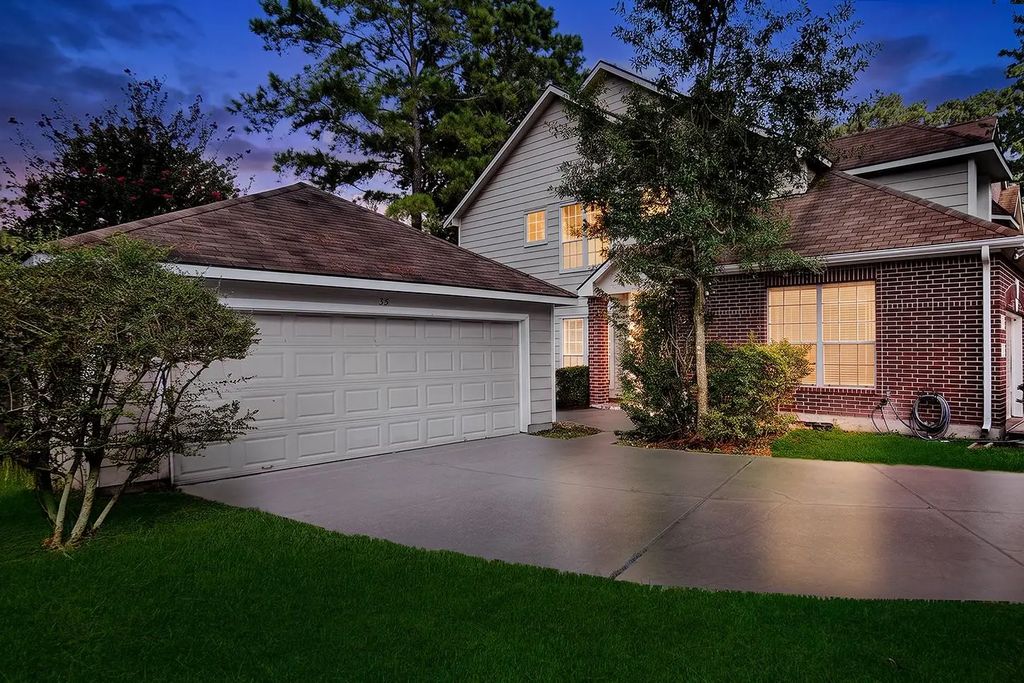 35 S Avonlea Circle, The Woodlands