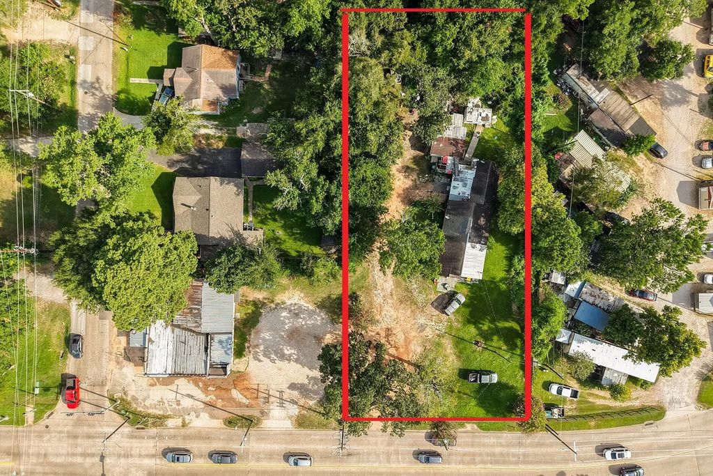 425 Silverdale Dr, Conroe