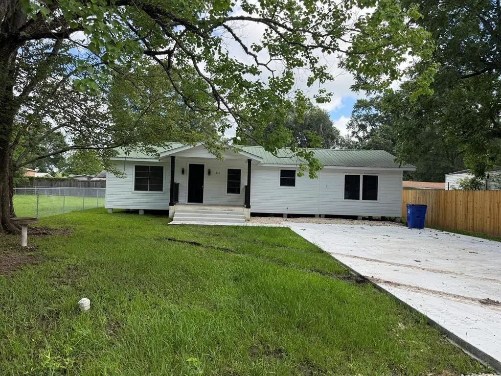 210 E Doel Bean St, Kirbyville