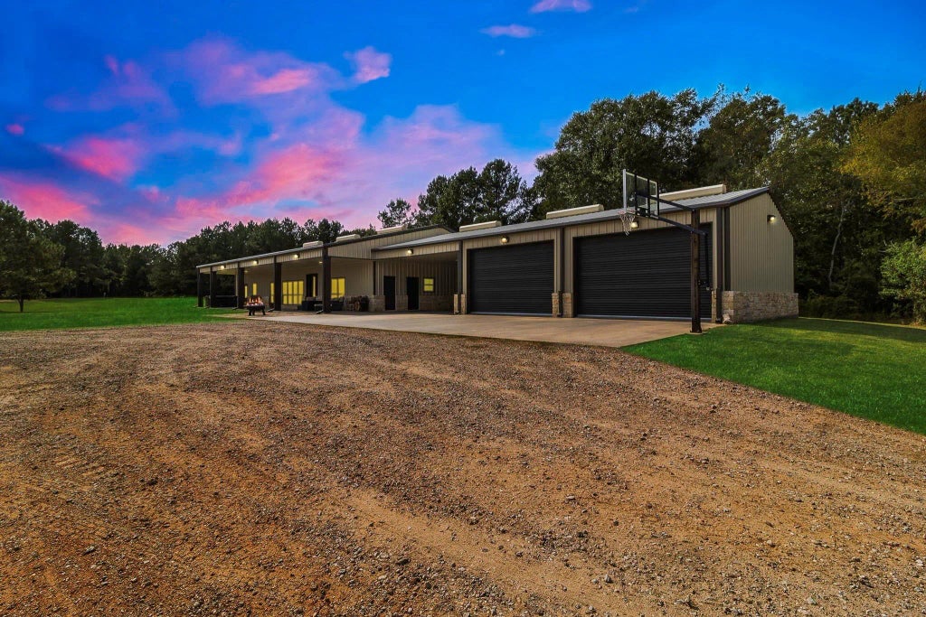 5481 Us Highway 190 W, Livingston