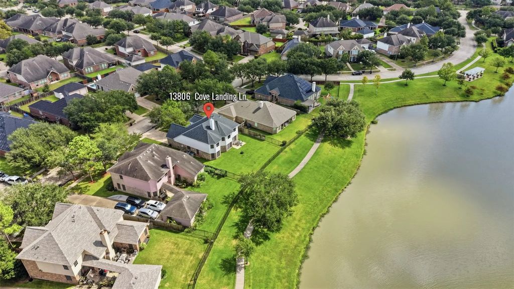 13806 Cove Landing Lane, Rosharon