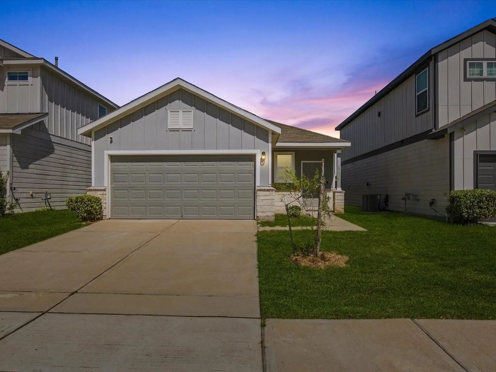 23426 Wrexham Street, Spring