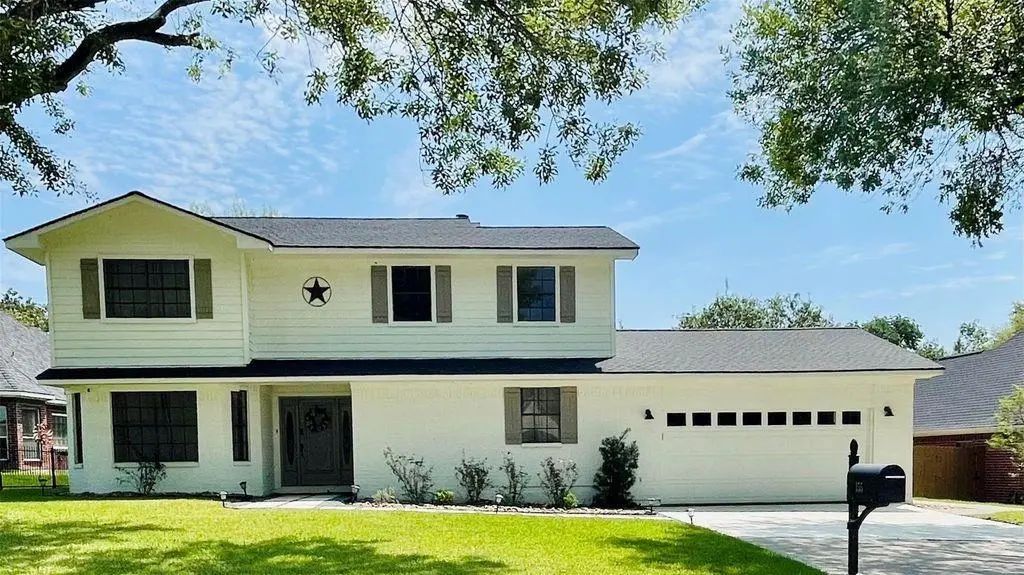 155 April Waters Drive N, Conroe