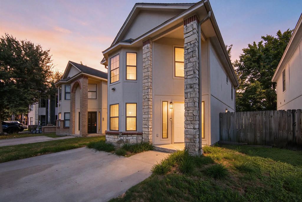 2937 La Estancia Lane, Houston