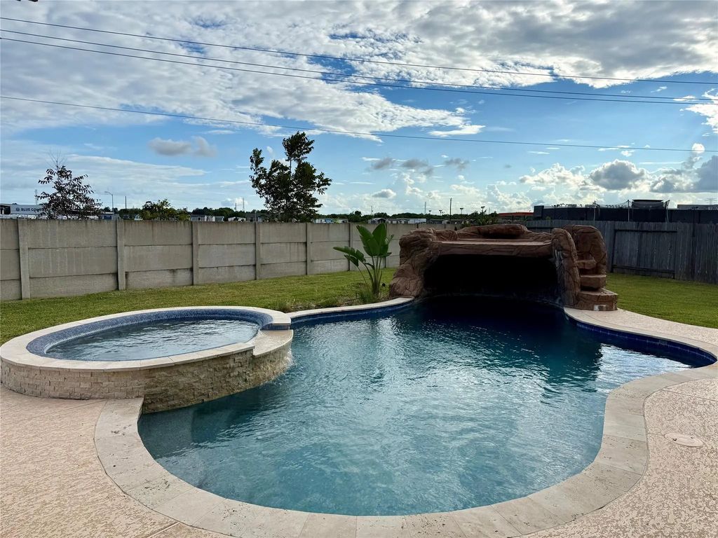 23422 Bordeaux Drive, Alvin