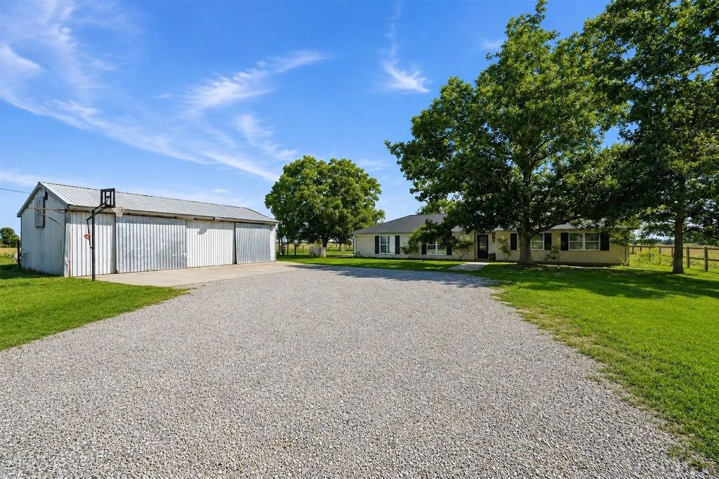 15104 Marek Lane, Guy