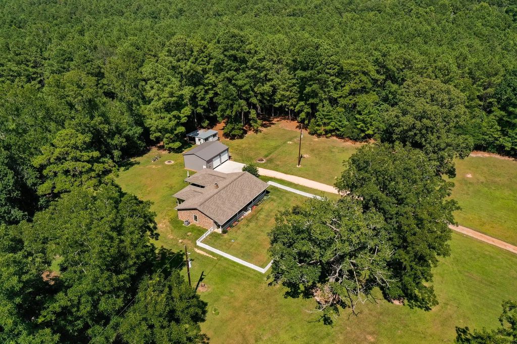 939 Fm 1746, Woodville