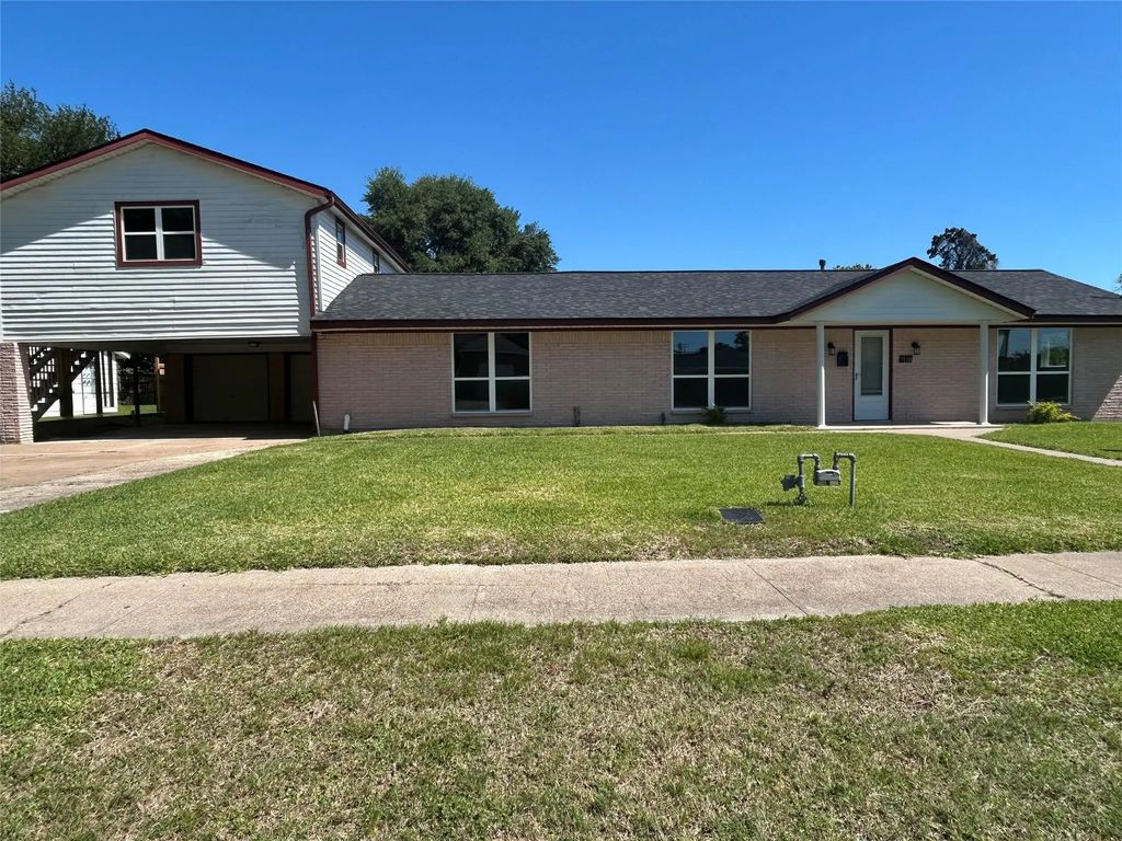 7110 Carver Avenue, Texas City