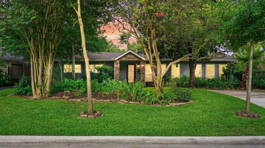 1320 Woodvine Drive, Houston