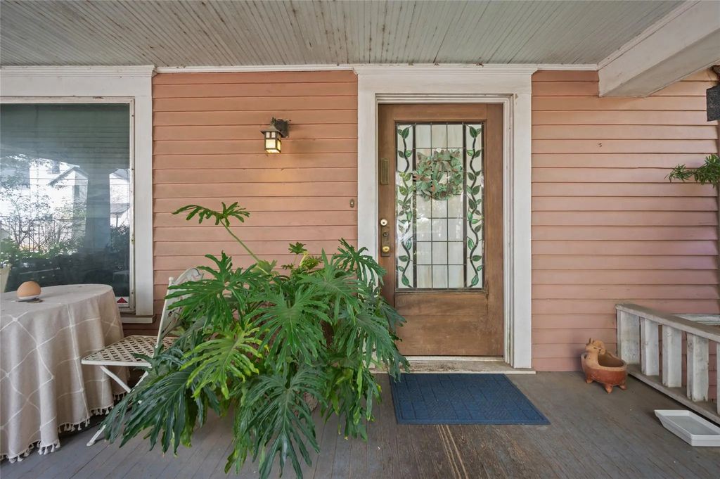 603 Welch Street, Houston