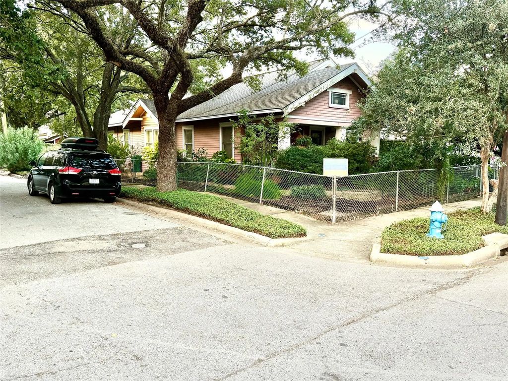 603 Welch Street, Houston
