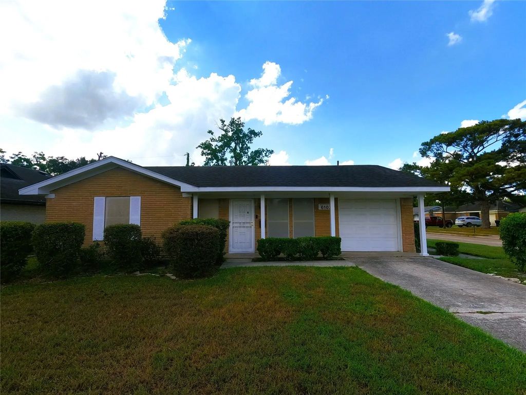 6102 Rietta Street, Houston
