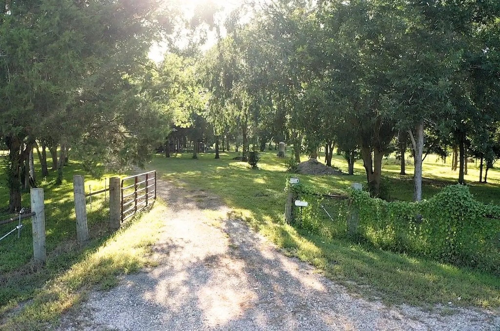 6114 County Road 42, Rosharon