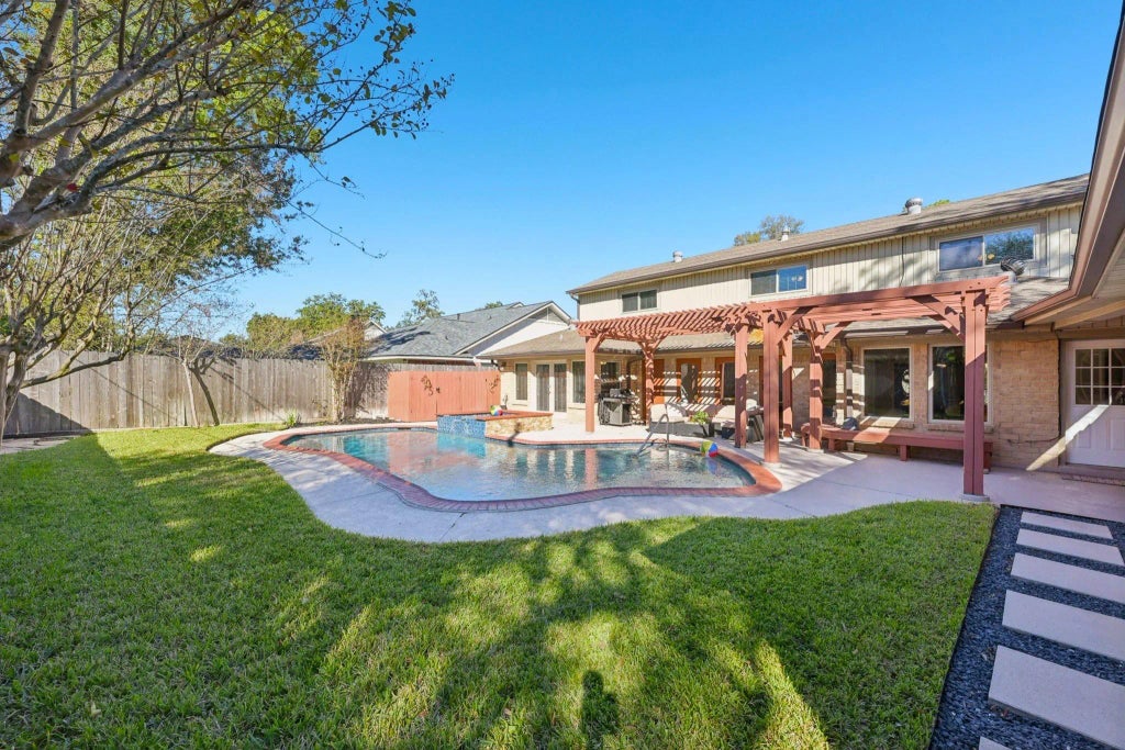 12527 Honeywood Trail, Houston