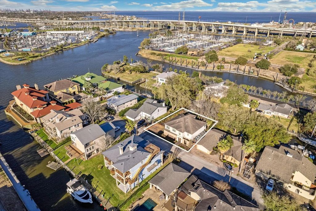 5 Harbor Lane, Kemah