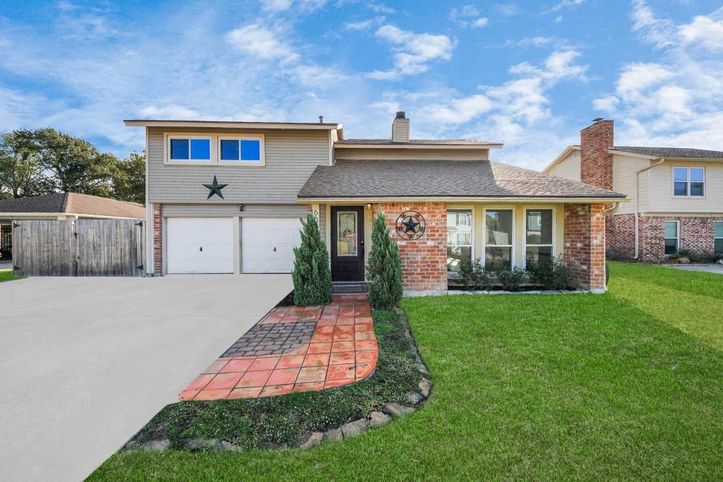 601 E Castle Harbour Drive, Friendswood