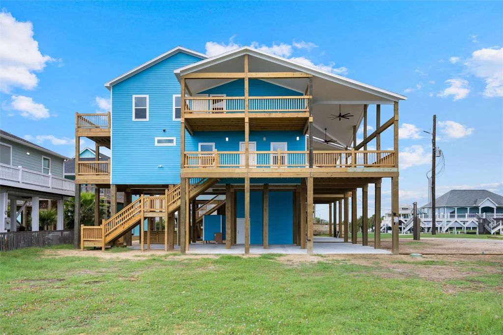 877 Alberdie Drive, Crystal Beach
