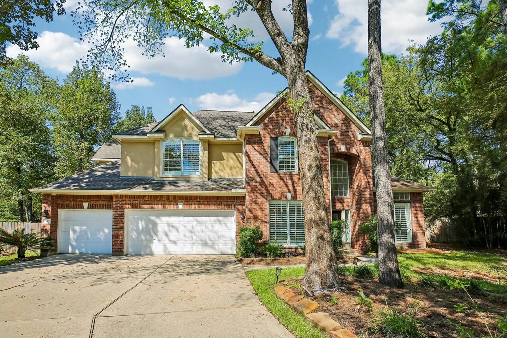 14 Guinevere Place, The Woodlands