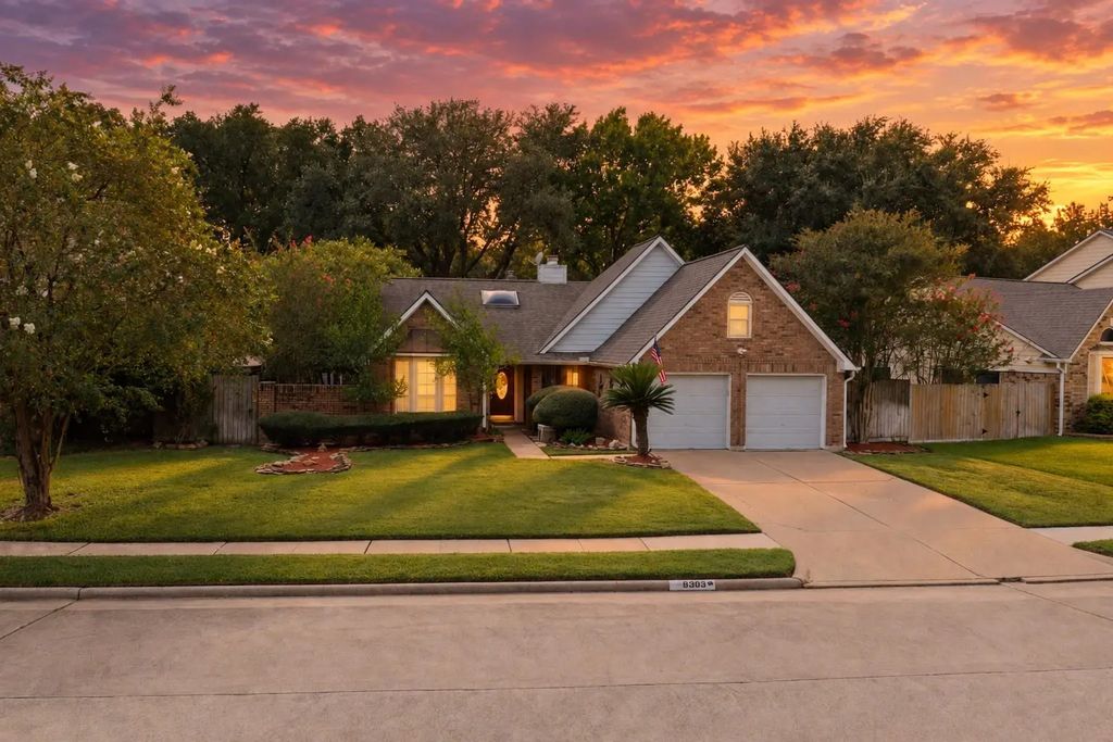 8303 Plum Lake Drive, Houston