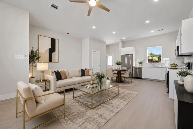 6702 Metro Boulevard 3, Houston