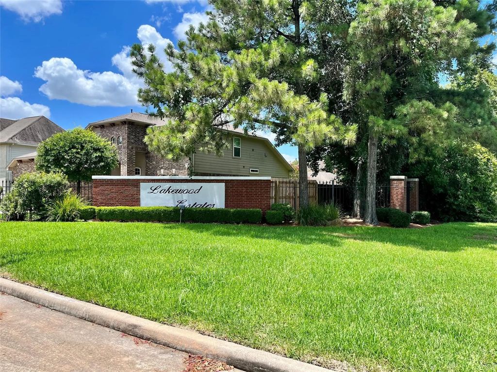 202 Almond Drive, Baytown
