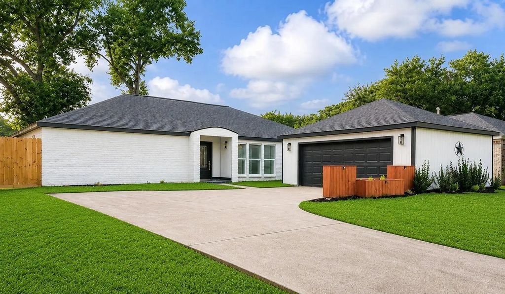 1722 Cherry Bend Drive, Houston