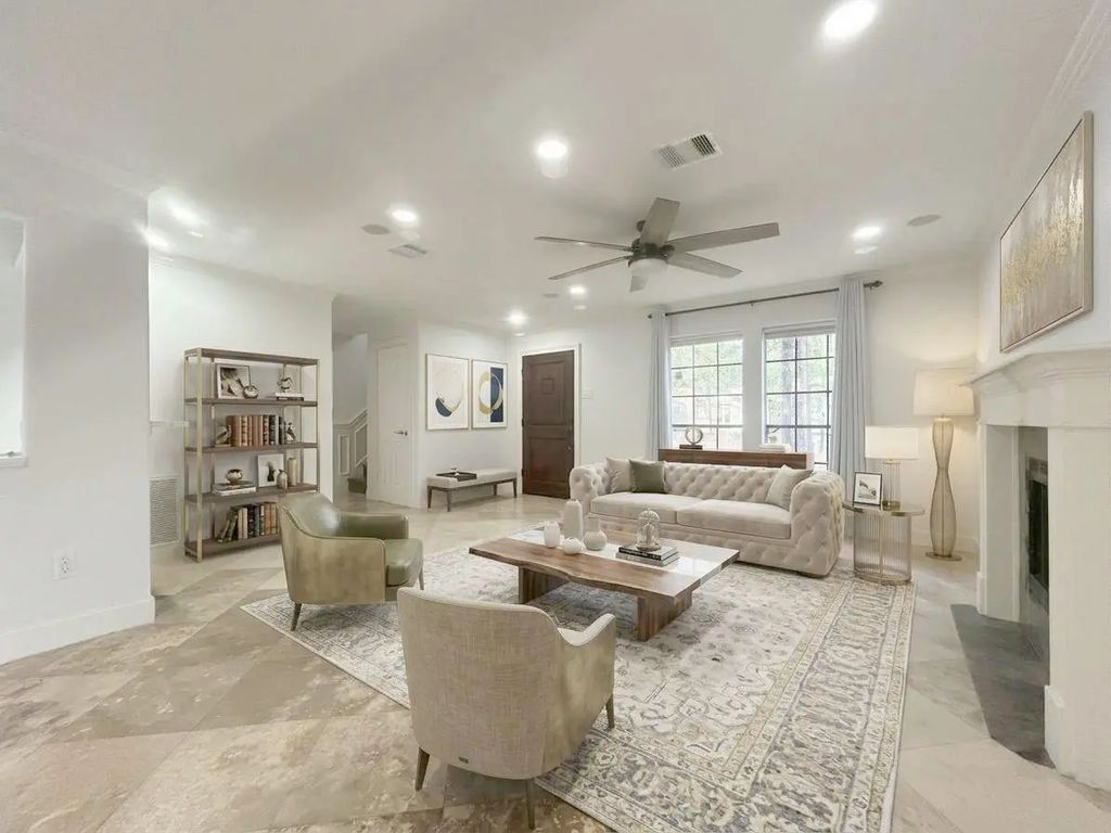 102 E Mistybreeze Circle, The Woodlands