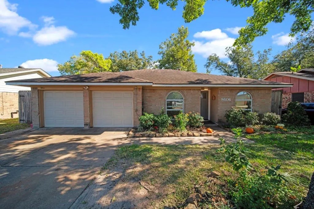 8606 Twisting Vine Lane, Houston
