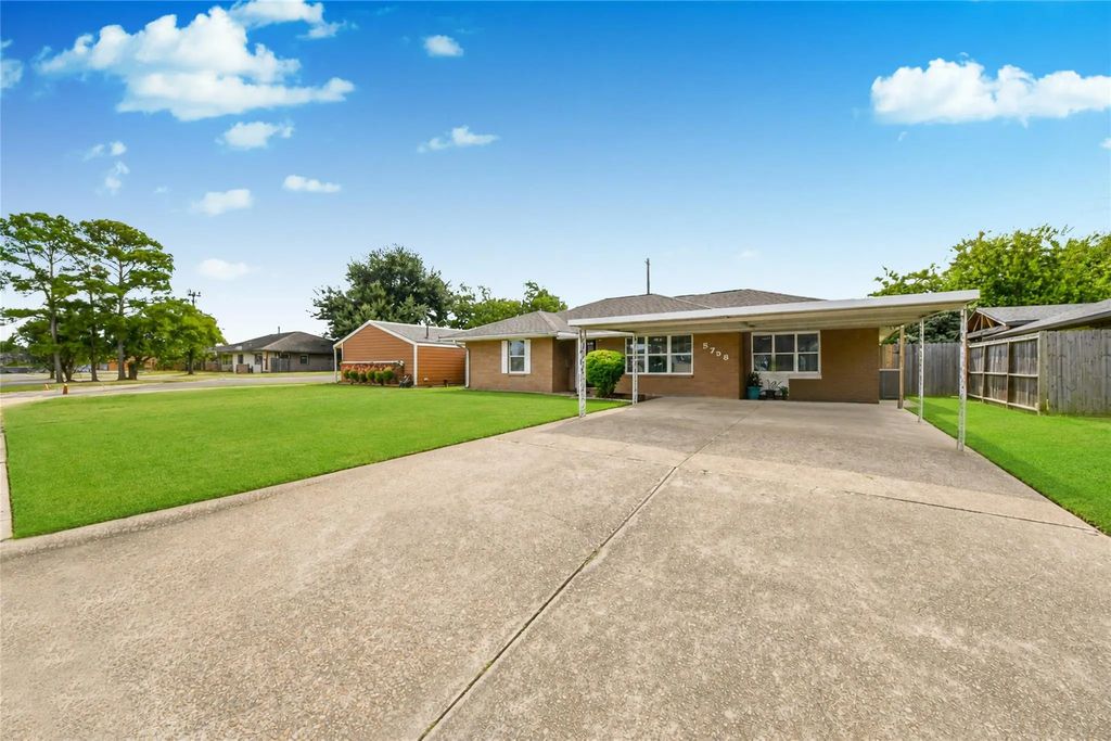 5758 Meadow Creek Lane, Houston