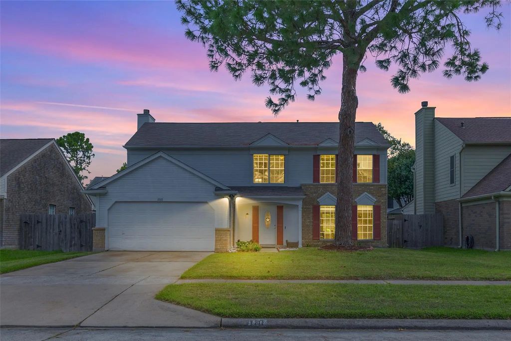 10110 Red Wolf Lane, Houston