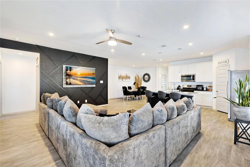 9714 Wall Street, Texas City