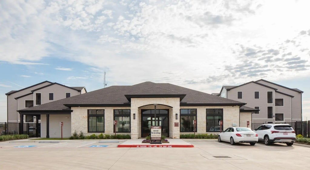 12111 Main Street 3304, Houston