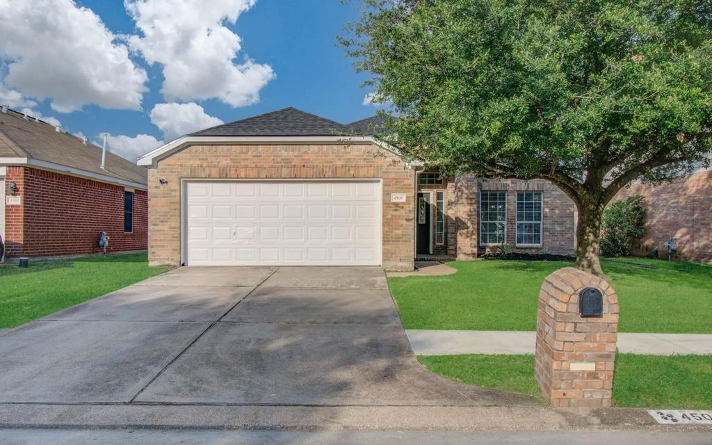 4506 Knights Court, Baytown