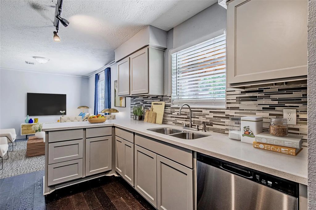 214 Brookdale Drive, League City